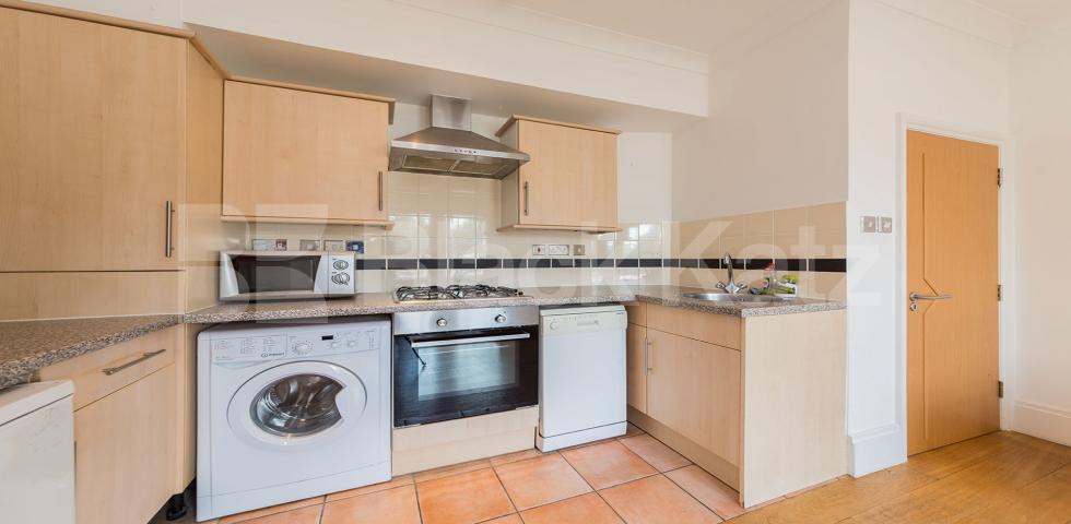			FANTASTIC 1 BED IN A WELL MAINTAINED BUILDING, 1 Bedroom, 1 bath, 1 reception Flat			 Bridport Place , ISLINGTON-SHOREDITCH PARK 